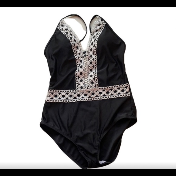 🌸 Black and white one piece swim | size Medium - Picture 1 of 4